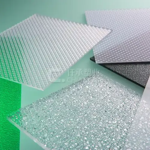 Polycarbonate prismatic embossed sheet